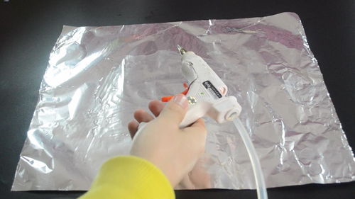 热熔胶变废为宝，轻松打造实用手机支架